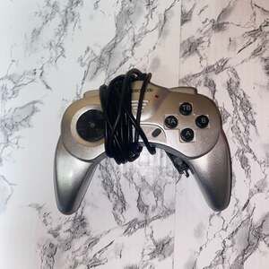 Audiovox 13639120 Wired Game Controller Mobile Video DVD Headrest System
